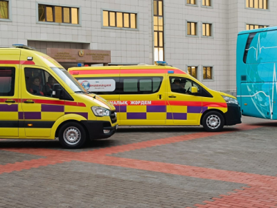 Более 50 человек отравились угарным газом во время съемок в поезде в Алматы